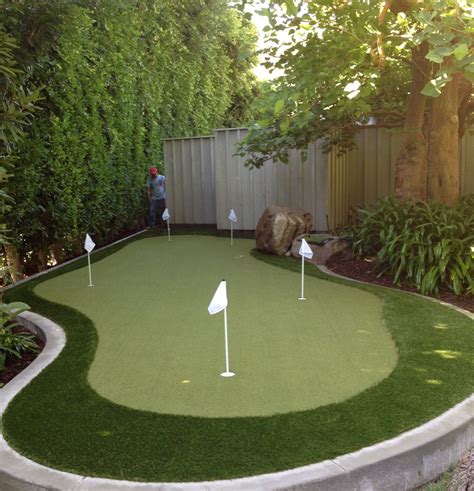 Putting Greens & Golf | Synthetic Turf International Canada