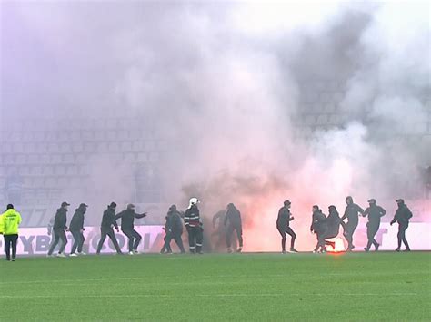 Video Incidentele S Au Mutat N Stadion Imagini Neverosimile De La