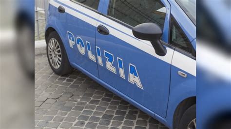 Genova Rapina Un Tabacchino E Minaccia Il Titolare Con Un Coltello