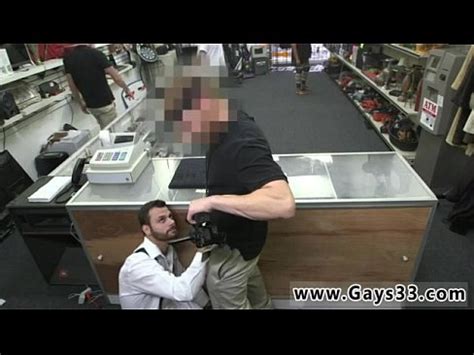 Videos De Chicos Heterosexuales Atendidos Por Hombres Gay Este Tipo Entra XVIDEOS