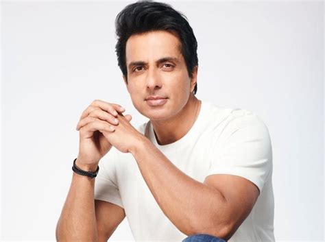 Actor And Philanthropist Sonu Sood Saved 10 117 People In A Year Know The Details Industryhit