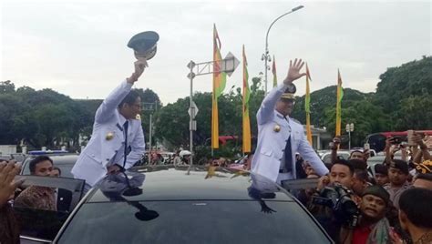 Anies Sandi Tiba Di Balai Kota Disambut Salawat Badar Kumparan