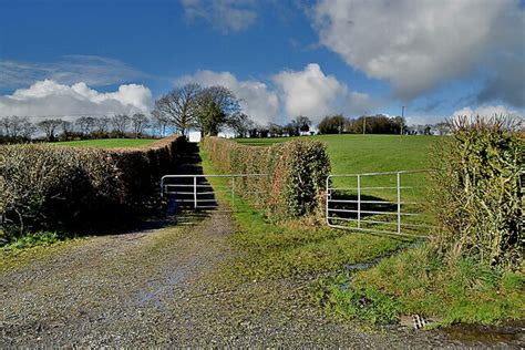 Narrow Lane Cavanacaw Upper Kenneth Allen Cc By Sa Geograph