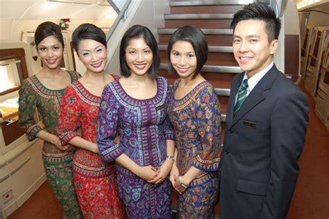 Cabin Crews around the world - Singapore airlines