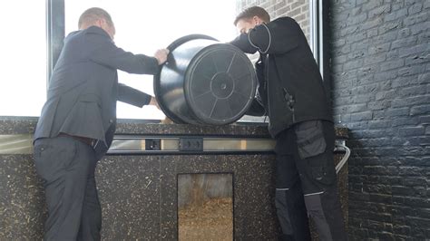 VIDEO Sigarenplant uit het Bûtefjild isoleert stationsgebouw