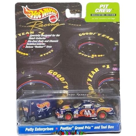 Hot Wheels Pontiac Grand Prix And Tool Box Petty Enterprises Shopee Brasil