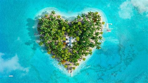 The Best Romantic Maldives Resorts: 14 Options for Couples