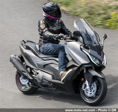 Scooter Essai Ak Premium Le Maxiscooter Kymco Offre Le Max De Tech