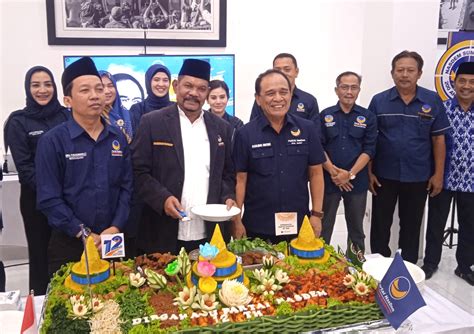 Bentuk Rasa Syukur DPW NasDem Sumut Potong Tumpeng Di HUT Ke 12 Partai