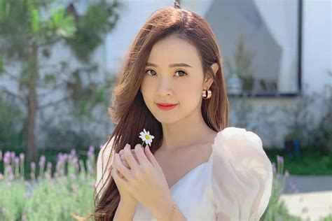 Hot girl Midu để lộ chi tiết đắt giá khiến dân tình nghi vấn sắp kết hôn