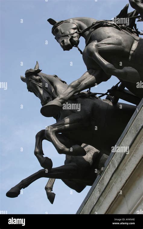 The Quadriga Wellington Arch Hi Res Stock Photography And Images Alamy