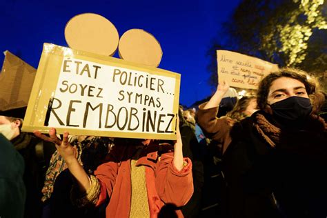 Plusieurs Milliers De Manifestants Défilent à Nantes Contre La Loi