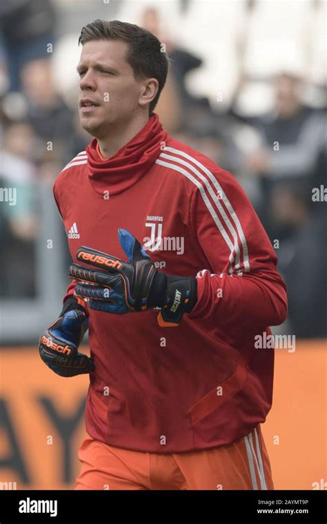 Szczesny Goalkeeper Hi Res Stock Photography And Images Alamy