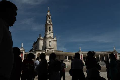 De Maio Milhares De Peregrinos J A Caminho De F Tima Para A