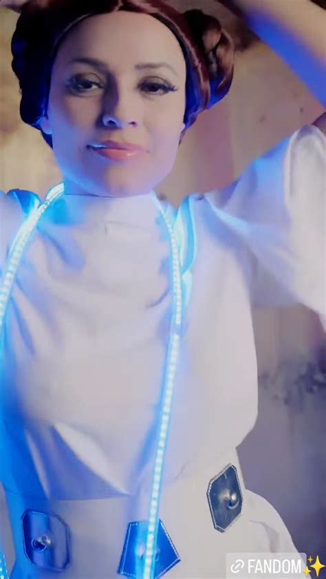 Camila Polizzi Emula A La Princesa Leia De Star Wars Y Su Ic Nico Bikini Un Secreto De Otra