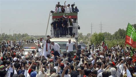 پی ٹی آئی لانگ مارچ کو اسلام آباد میں کسی صورت داخل نہ ہونے دینےکا فیصلہ