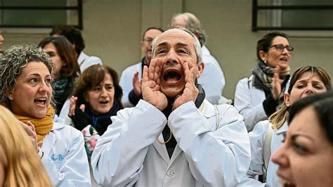 Los médicos de Madrid mantienen la huelga pero acercan posturas con Ayuso