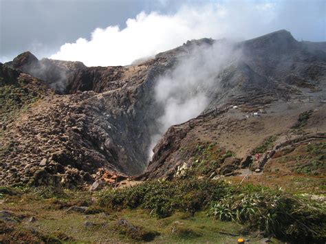 En haut de la soufrière : Volcans : Montagne : Volcan de la Soufrière