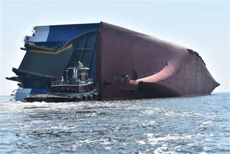 Navio Pega Fogo E Afunda Mais De Carros De Luxo