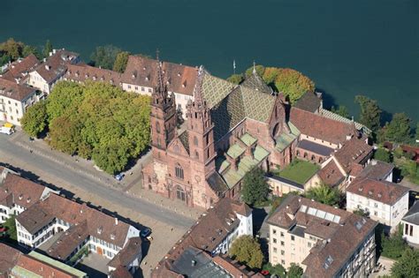 Basel Aus Der Vogelperspektive Das Basler M Nster In Der Altstadt Von