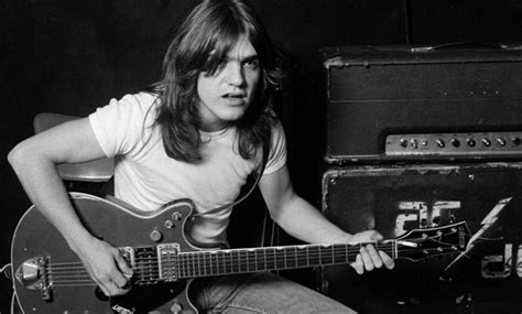 gretsch honour acdcs malcolm young   signature guitar