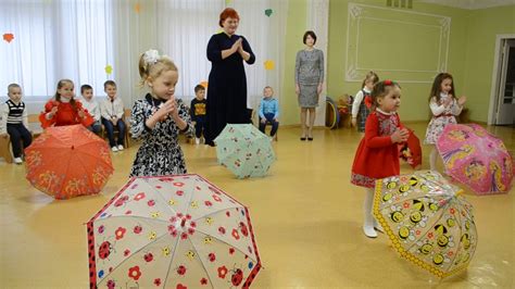 Задорный танец с зонтиками Праздник Осени в детском саду Средняя группа ...