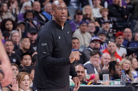 Mike Brown en los Kings para rato firmó una extensión hasta el 2027