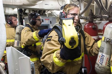 DVIDS Images USS Fort McHenry Operations Image 11 Of 13