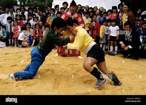 Sumo Children Hi Res Stock Photography And Images Alamy