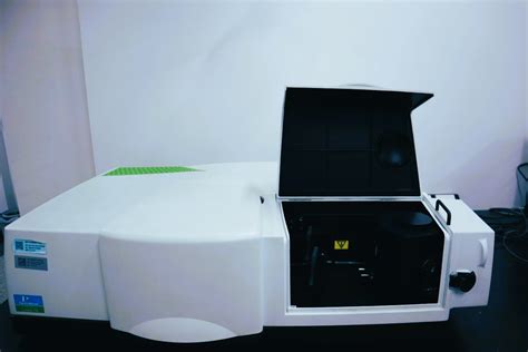 紫外 可见 近红外分光光度计（perkinelmer Lambda 750）