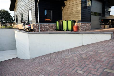 Retaining Walls Create Solid Ramp For Underground Garage Bosch Beton