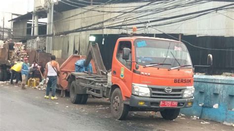 Viral Tumpukan Sampah Tutup Ruas Jalan Wali Kota Tangerang