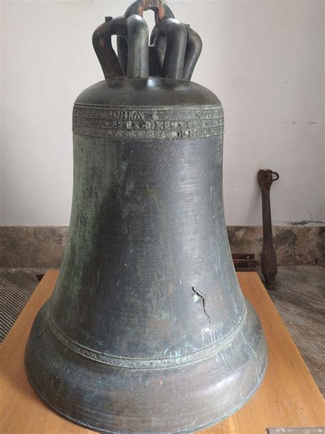 Roio Del Sangro La Salamandra Sulla Campana Di Santa Maria Maggiore