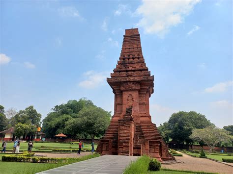 From Surabaya Port Trowulan Temples And Surabaya City Tours Online