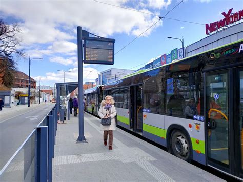 Węzeł przesiadkowy Na przystanku autobusowo tramwajowym pa Flickr