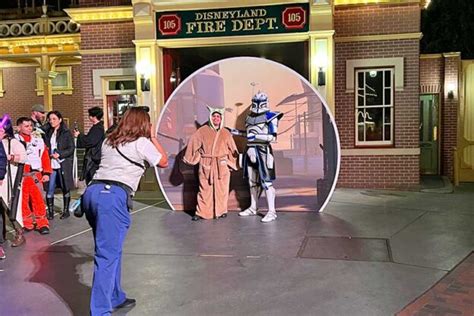 What To Expect During Star Wars Nite At Disneyland