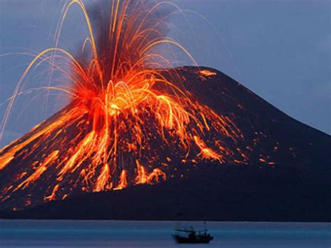 Hawaii allerta per l eruzione del vulcano Mauna Loa il più grande al