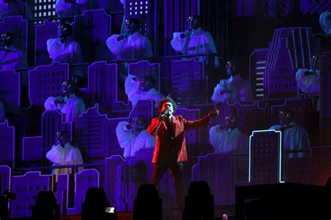 Super Bowl 2021: The Weeknd plays halftime show: Review - Los Angeles Times