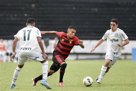 Palmeiras confirma lesão de Raphael Veiga na coxa Zé Rafael se livra