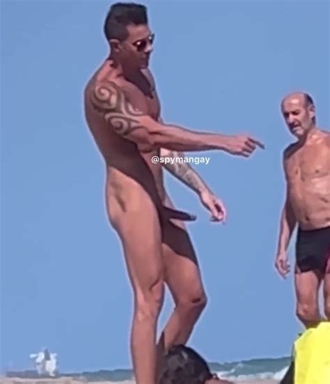 Public beach spy hot guy boner ThisVid Türkçe