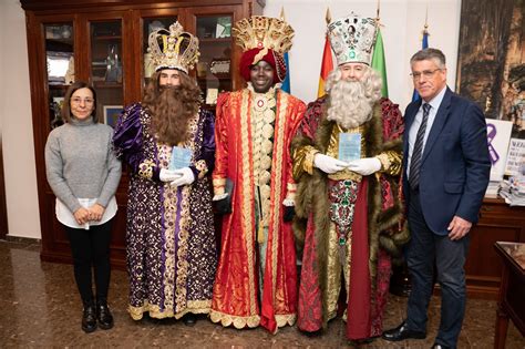 Los Reyes Magos Reparten Ilusi N Y Alegr A A Las Ni As Y Ni Os De Nerja