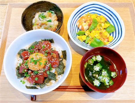 栄養バランスを整えた鰹とみょうがのユッケ丼献立 管理栄養士・調理師 とものうようこトモ 栄養バランスのとれた献立のつくり方