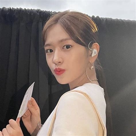 Ive Yujin Pearl Earrings Hoop Earrings Ear Cuff Pearls Girl