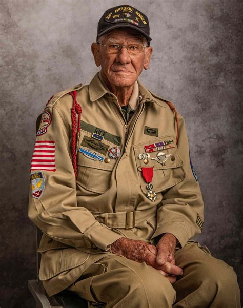 Photographer Captures Portraits of Last Surviving World War II Veterans