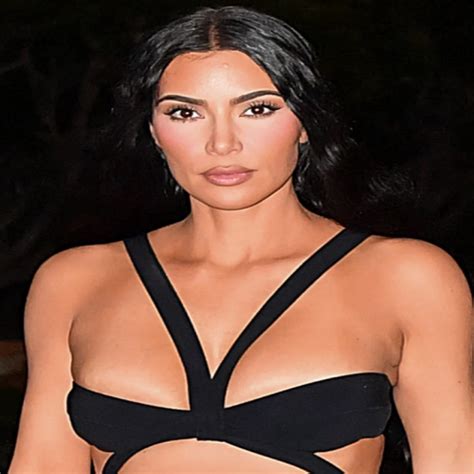 Kim Kardashian i lë të gjithë pa fjalë shfaqet në kopertinë si