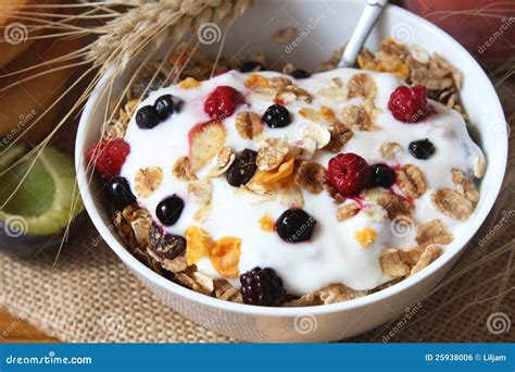 Muesli Yogurt Ricos Saudáveis Do Pequeno Almoço Na Fibra Foto de