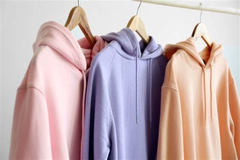 Comment porter le sweat à capuche pour femme avec style