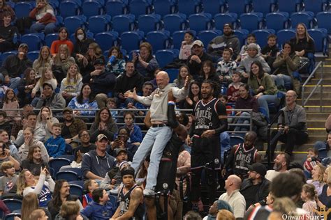 Harlem Globetrotters Show Off Dazzling Dunks & Stunts At Bryce Jordan Center | Onward State