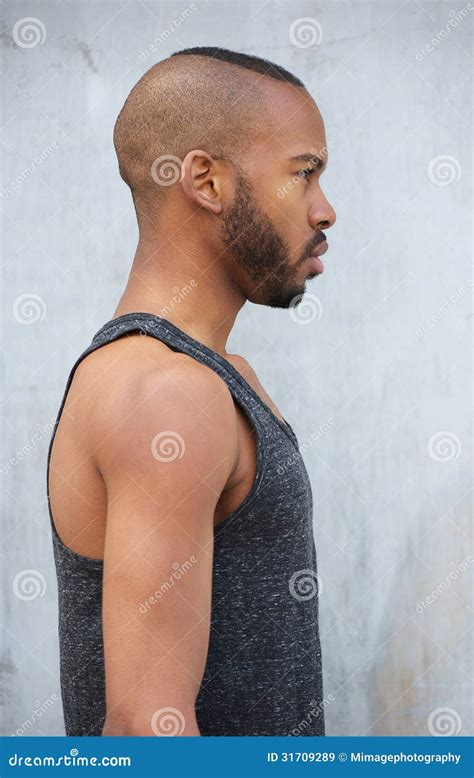 Retrato De Un Modelo Masculino Afroamericano Imágenes de archivo libres