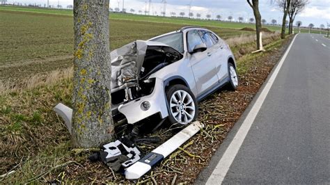 Schwerer Verkehrsunfall Straße zwischen Lesse und Berel gesperrt